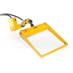 Image du produit d'une garde de sécurité pour grandes meuleuses qui a une grande fenêtre en verre et montre un support de montage avec des fils qui sortent et qui sont attachés à un interrupteur de verrouillage.